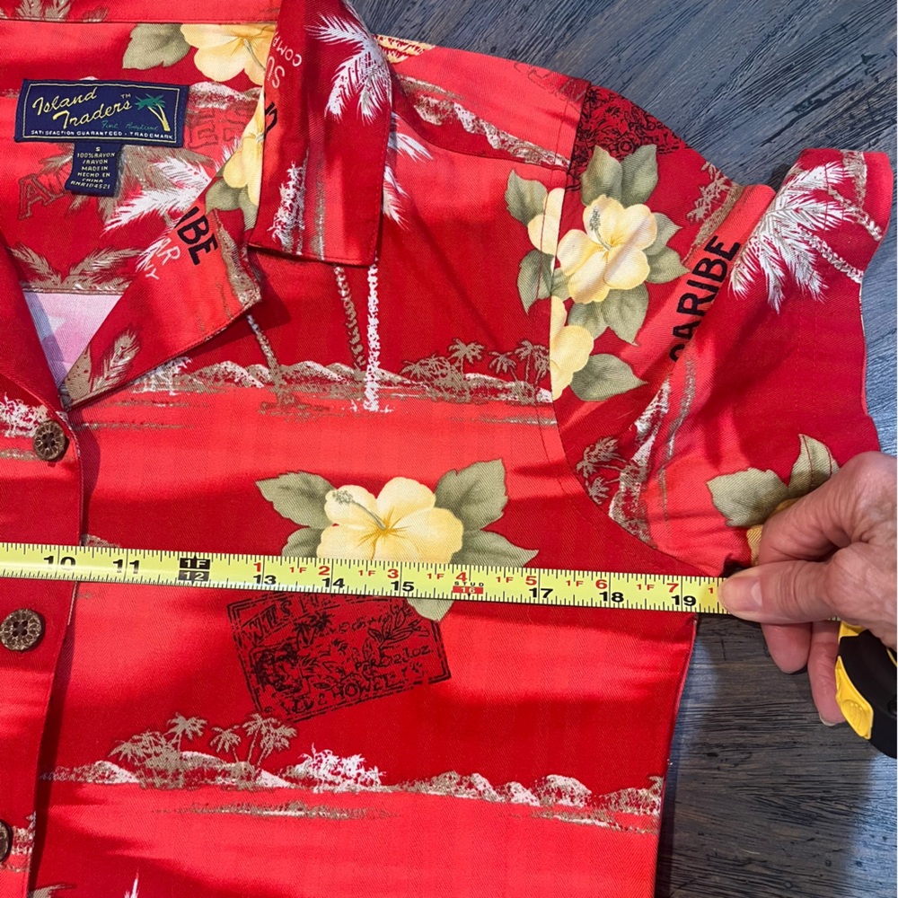 Women’s Vintage 90s Island Traders Red Tropical Floral‎ Hawaiian Button Down - Picture 10 of 10